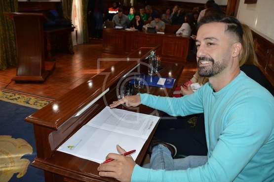 Juan Antonio Peña, ayer en los estudios de Radio Faycán y hoy en el Pleno ordinario de enero (Foto TA y Francisco Javier Santana)